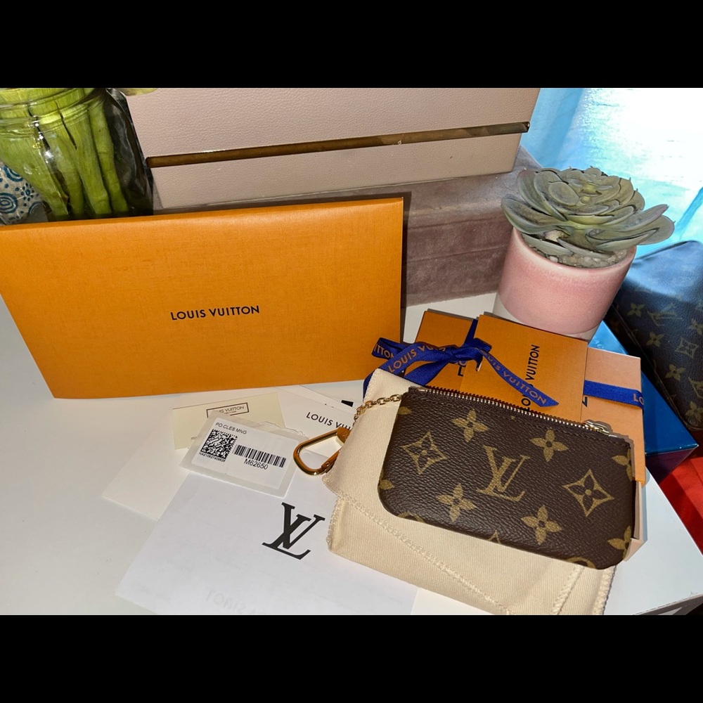 SOLD‼️‼️ Louis Vuitton key pouch